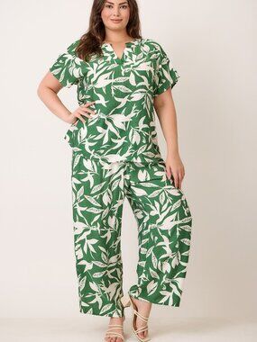Plus Green Leaf Print Short Sleeve V Neck Pantsuit